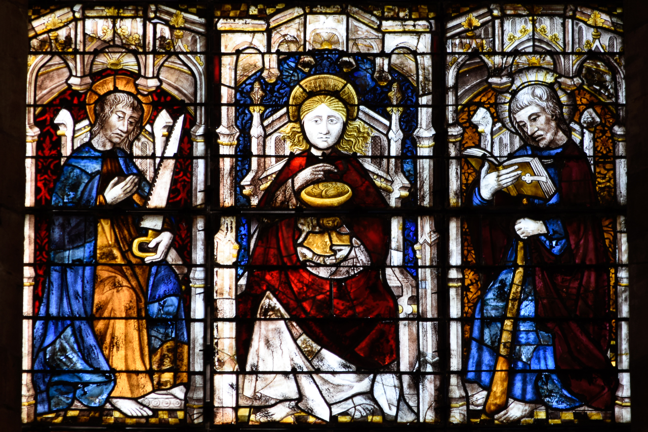 Verrière du Jugement Dernier (détail) dans la cathédrale de Coutances.