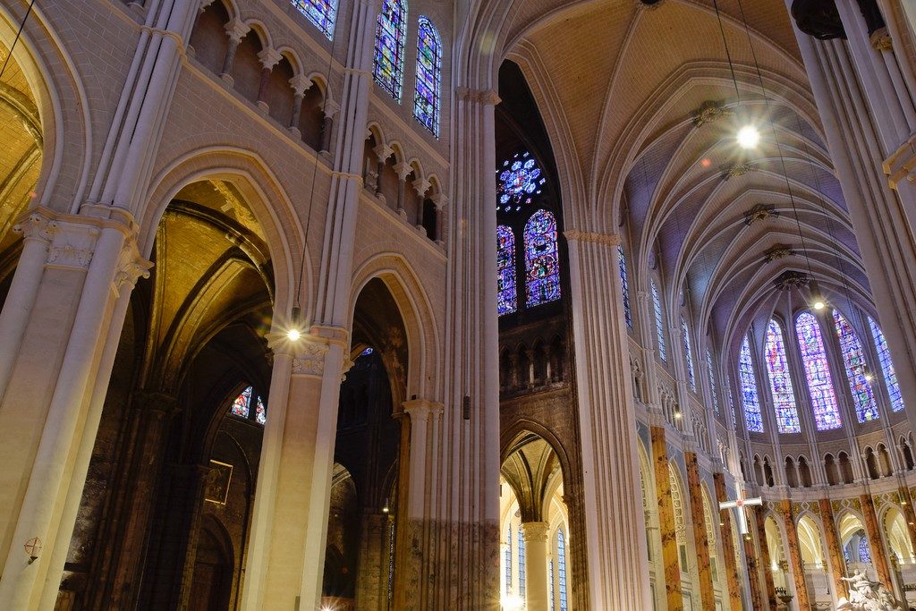 L'intérieur de la cathédrale Notre-Dame de Chartre