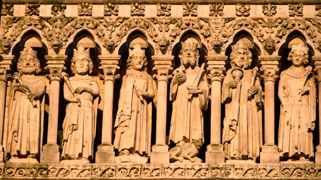 Galerie des rois sur la cathédrale d'Amiens.