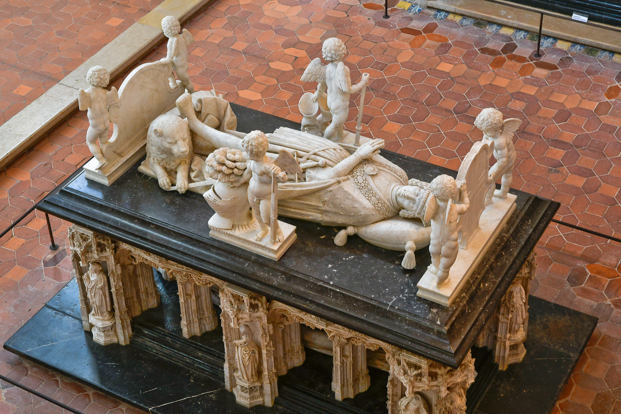 L’art funéraire dans les églises : de la dalle gravée au splendide tombeau