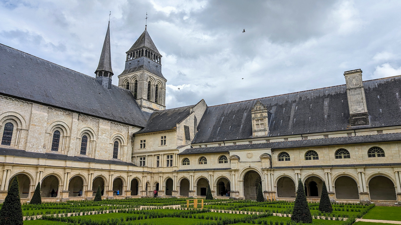 Abbaye, monastère, prieuré et couvent : quelle différence ?