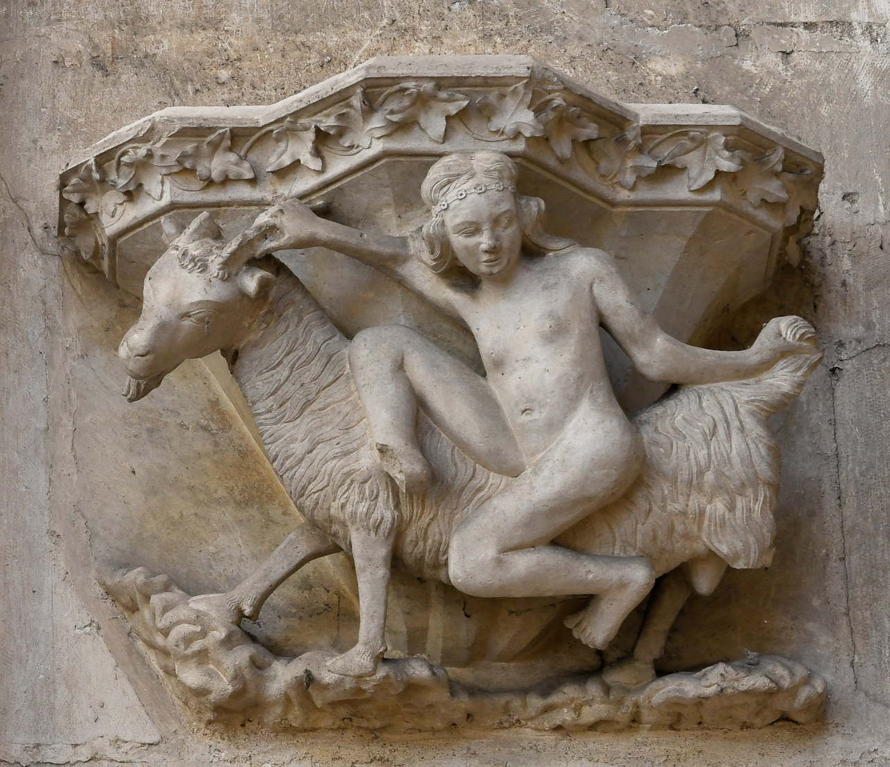 La luxure dans l’art chrétien : comment repérer ce péché sur les sculptures d’églises