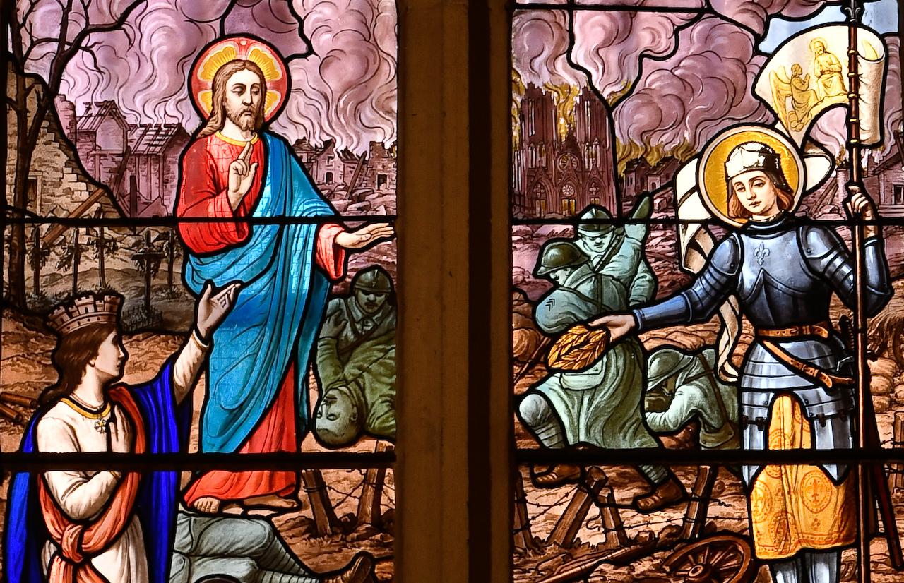 Les vitraux de guerre : mémoires translucides des combats et des souffrances
